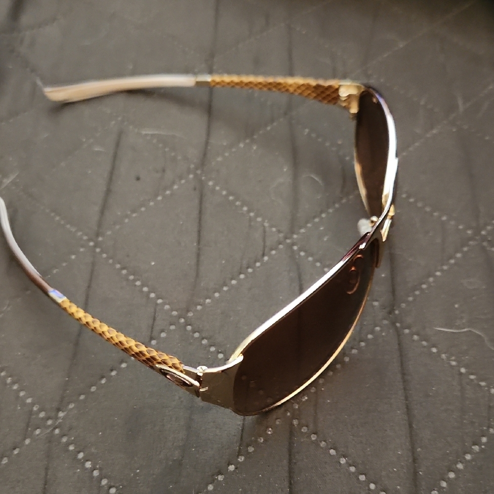 Oakley Gold Aviator Sunglasses with Case - Picture 3 of 3